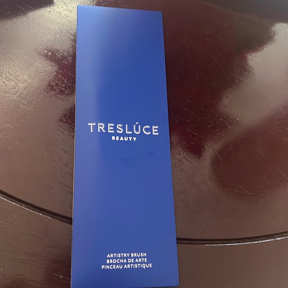Brand new tresluce beauty brush